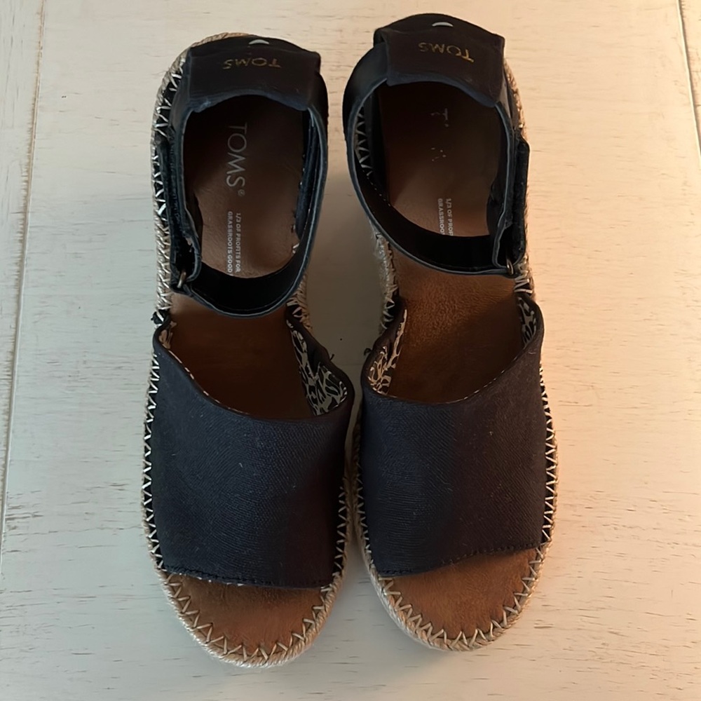Toms Marisol Black Canvas Espadrilles. Worn Once Briefly. Size 8M.